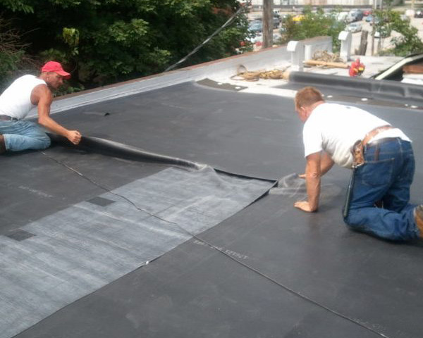 rubber roof installing 5x4 1